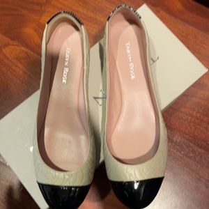 Taryn Rose leather and patent shoes